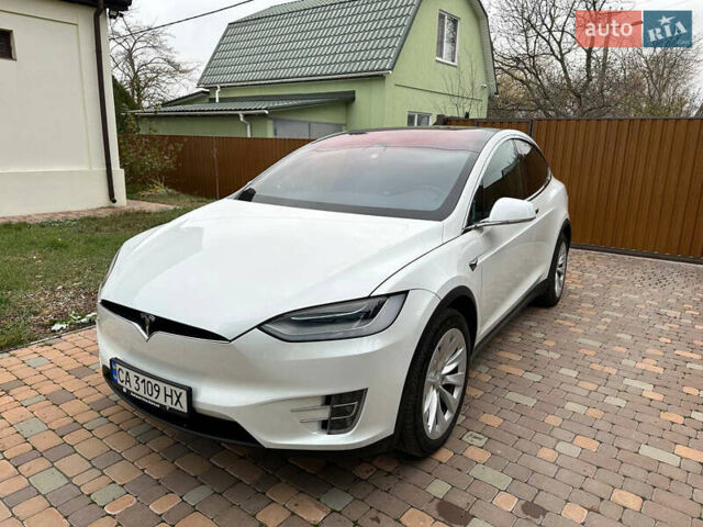 Белый Тесла Модель Х, объемом двигателя 0 л и пробегом 45 тыс. км за 61000 $, фото 18 на Automoto.ua