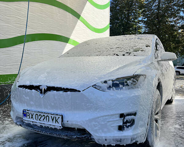 Білий Тесла Модель Х, об'ємом двигуна 0 л та пробігом 82 тис. км за 30900 $, фото 12 на Automoto.ua