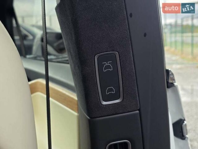 Белый Тесла Модель Х, объемом двигателя 0 л и пробегом 90 тыс. км за 29999 $, фото 7 на Automoto.ua