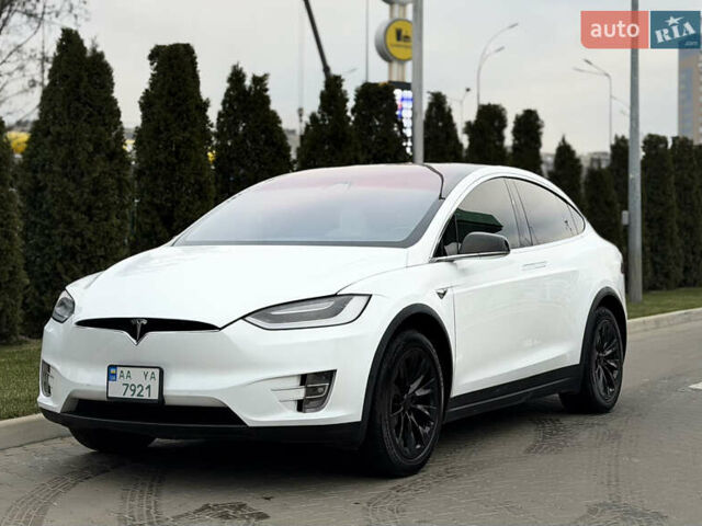 Белый Тесла Модель Х, объемом двигателя 0 л и пробегом 74 тыс. км за 33500 $, фото 2 на Automoto.ua