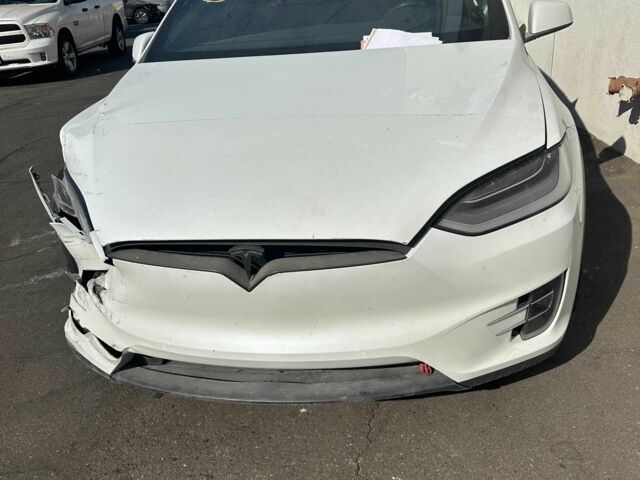 Тесла Модель Х 2020 у Києві на Automoto.ua Білий Тесла Модель Х, об'ємом двигуна 0 л та пробігом 80 тис. км за 24000 $, фото 2 на Automoto.ua