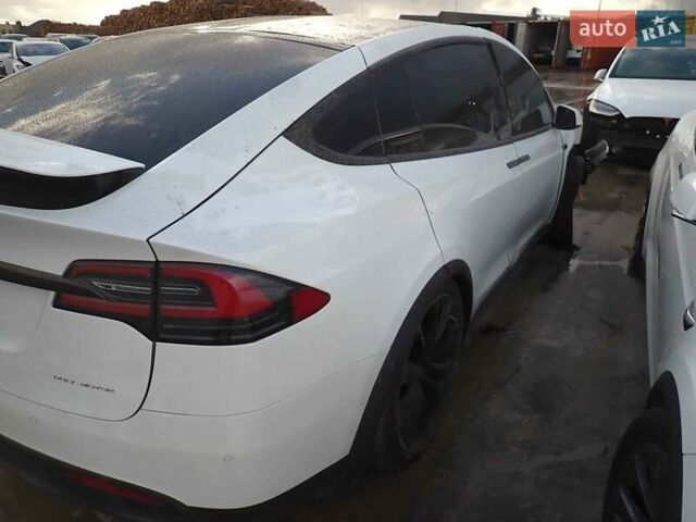 Белый Тесла Модель Х, объемом двигателя 0 л и пробегом 80 тыс. км за 24000 $, фото 5 на Automoto.ua