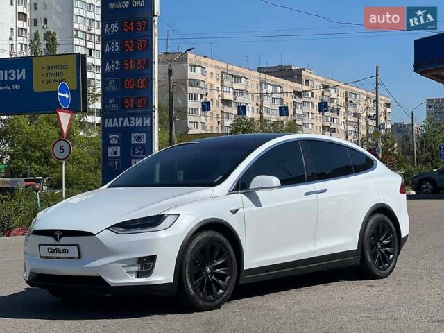 Белый Тесла Модель Х, объемом двигателя 0 л и пробегом 113 тыс. км за 33999 $, фото 6 на Automoto.ua