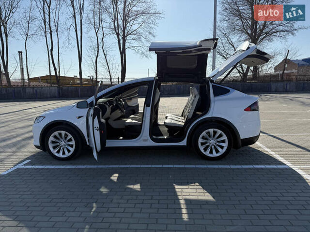 Белый Тесла Модель Х, объемом двигателя 0 л и пробегом 86 тыс. км за 29000 $, фото 23 на Automoto.ua