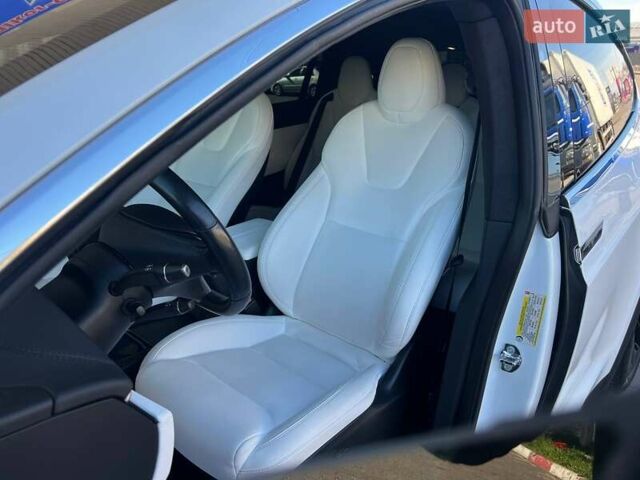 Белый Тесла Модель Х, объемом двигателя 0 л и пробегом 113 тыс. км за 33900 $, фото 29 на Automoto.ua