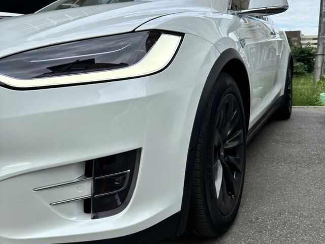 Білий Тесла Модель Х, об'ємом двигуна 0 л та пробігом 43 тис. км за 39900 $, фото 7 на Automoto.ua