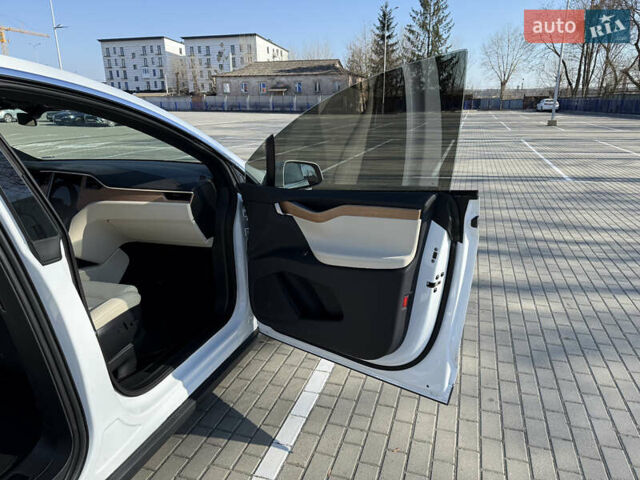 Белый Тесла Модель Х, объемом двигателя 0 л и пробегом 86 тыс. км за 29000 $, фото 13 на Automoto.ua