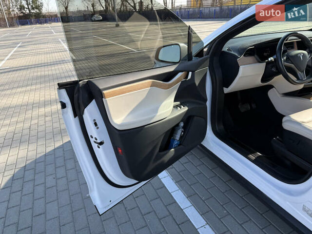 Белый Тесла Модель Х, объемом двигателя 0 л и пробегом 86 тыс. км за 29000 $, фото 9 на Automoto.ua
