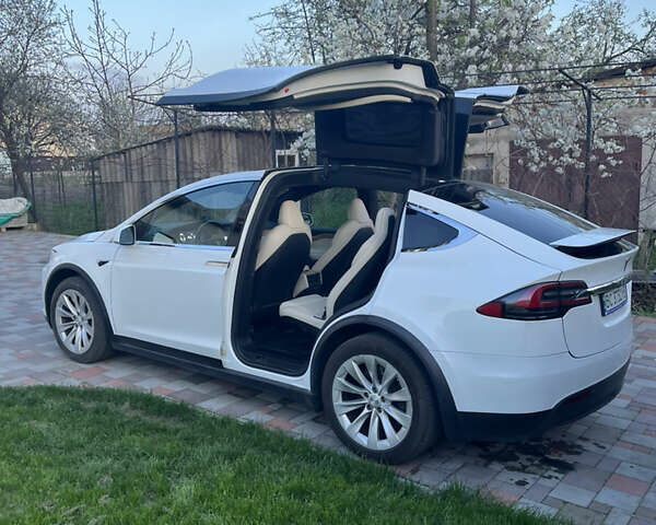 Білий Тесла Модель Х, об'ємом двигуна 0 л та пробігом 58 тис. км за 45000 $, фото 2 на Automoto.ua