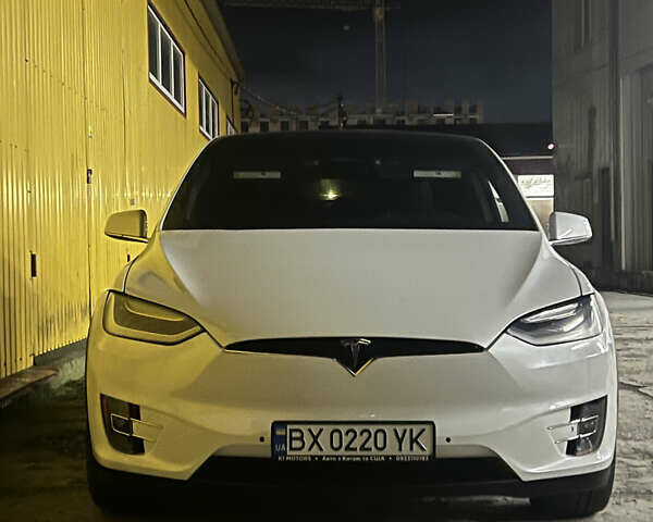 Белый Тесла Модель Х, объемом двигателя 0 л и пробегом 82 тыс. км за 30900 $, фото 7 на Automoto.ua