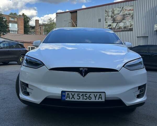 Белый Тесла Модель Х, объемом двигателя 0 л и пробегом 69 тыс. км за 34500 $, фото 15 на Automoto.ua