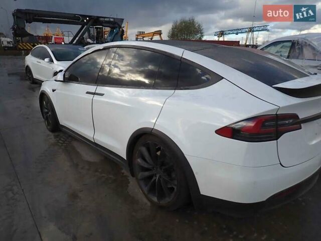 Белый Тесла Модель Х, объемом двигателя 0 л и пробегом 80 тыс. км за 24000 $, фото 12 на Automoto.ua