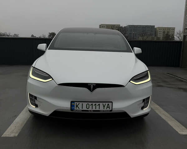 Белый Тесла Модель Х, объемом двигателя 0 л и пробегом 120 тыс. км за 31500 $, фото 11 на Automoto.ua