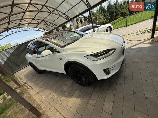Белый Тесла Модель Х, объемом двигателя 0 л и пробегом 142 тыс. км за 37999 $, фото 9 на Automoto.ua