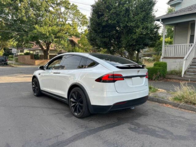 Білий Тесла Модель Х, об'ємом двигуна 0 л та пробігом 30 тис. км за 25500 $, фото 4 на Automoto.ua