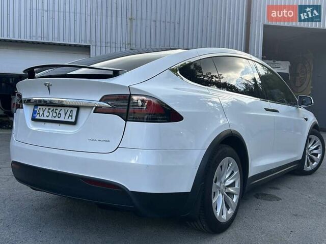 Белый Тесла Модель Х, объемом двигателя 0 л и пробегом 69 тыс. км за 34500 $, фото 6 на Automoto.ua