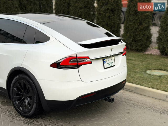 Белый Тесла Модель Х, объемом двигателя 0 л и пробегом 74 тыс. км за 33500 $, фото 10 на Automoto.ua