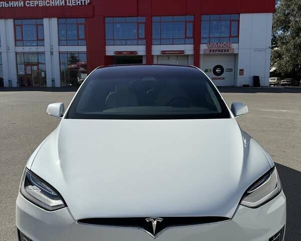 Белый Тесла Модель Х, объемом двигателя 0 л и пробегом 97 тыс. км за 37000 $, фото 2 на Automoto.ua