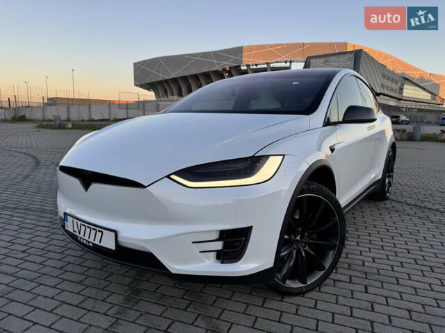 Белый Тесла Модель Х, объемом двигателя 0 л и пробегом 108 тыс. км за 48900 $, фото 9 на Automoto.ua
