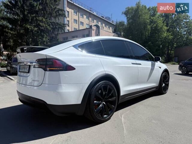 Белый Тесла Модель Х, объемом двигателя 0 л и пробегом 82 тыс. км за 42000 $, фото 3 на Automoto.ua