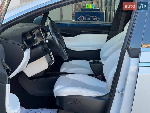 Белый Тесла Модель Х, объемом двигателя 0 л и пробегом 113 тыс. км за 33999 $, фото 17 на Automoto.ua