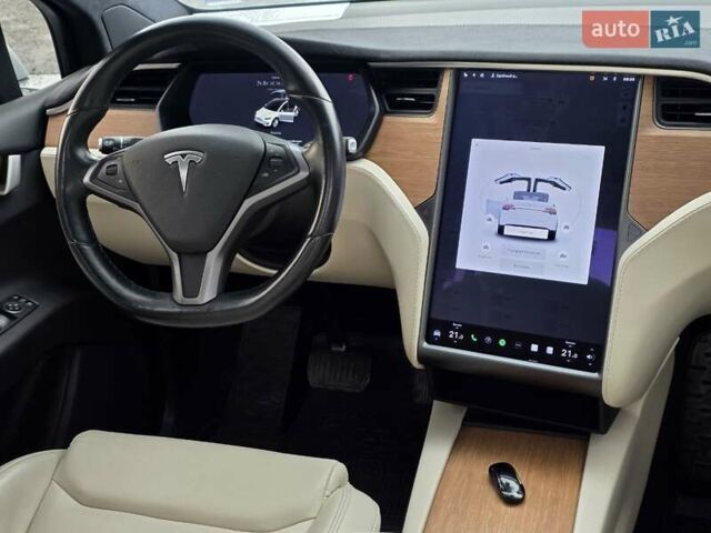Белый Тесла Модель Х, объемом двигателя 0 л и пробегом 90 тыс. км за 29999 $, фото 6 на Automoto.ua