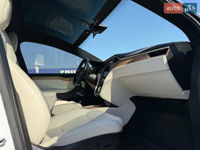 Белый Тесла Модель Х, объемом двигателя 0 л и пробегом 86 тыс. км за 29000 $, фото 58 на Automoto.ua