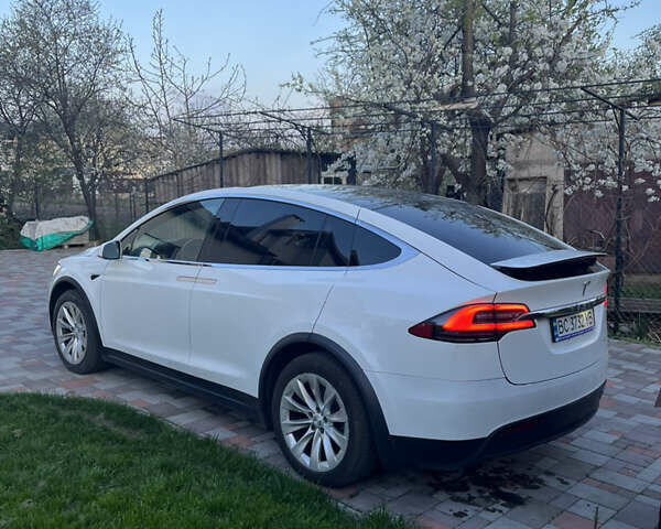 Білий Тесла Модель Х, об'ємом двигуна 0 л та пробігом 58 тис. км за 45000 $, фото 5 на Automoto.ua