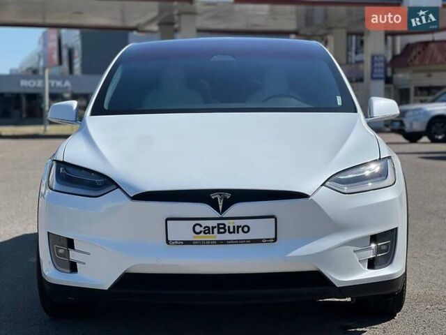 Белый Тесла Модель Х, объемом двигателя 0 л и пробегом 113 тыс. км за 33999 $, фото 4 на Automoto.ua