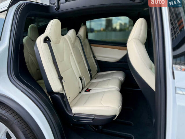 Білий Тесла Модель Х, об'ємом двигуна 0 л та пробігом 18 тис. км за 39000 $, фото 12 на Automoto.ua