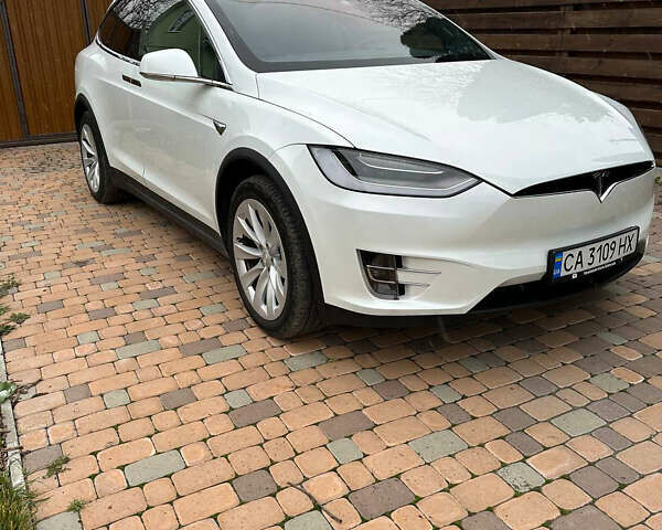Белый Тесла Модель Х, объемом двигателя 0 л и пробегом 45 тыс. км за 61000 $, фото 1 на Automoto.ua