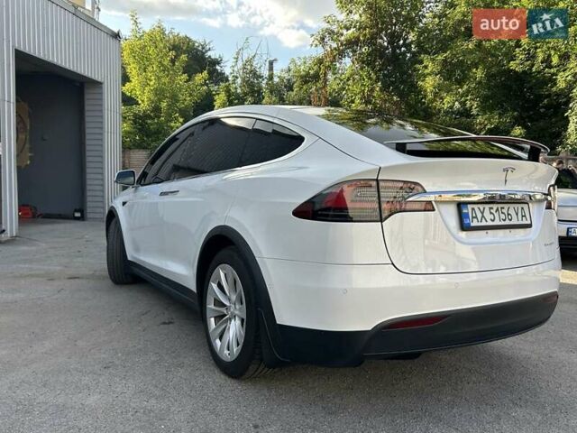 Белый Тесла Модель Х, объемом двигателя 0 л и пробегом 69 тыс. км за 34500 $, фото 7 на Automoto.ua