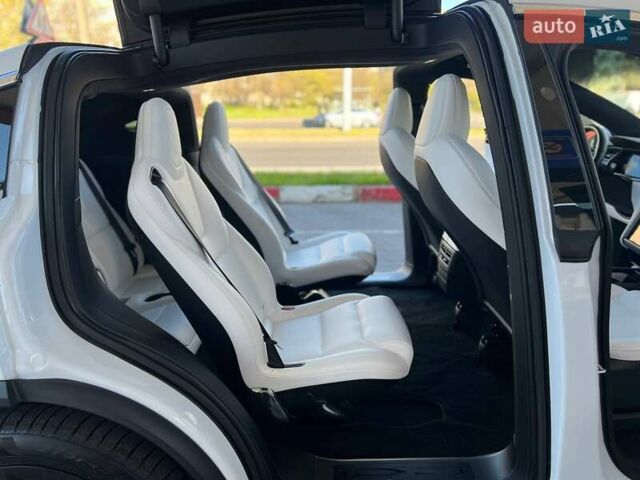 Белый Тесла Модель Х, объемом двигателя 0 л и пробегом 113 тыс. км за 33900 $, фото 24 на Automoto.ua