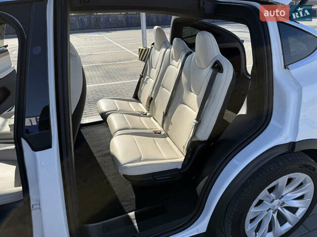 Білий Тесла Модель Х, об'ємом двигуна 0 л та пробігом 90 тис. км за 31900 $, фото 7 на Automoto.ua
