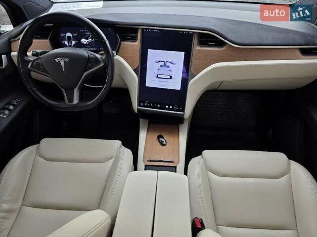 Белый Тесла Модель Х, объемом двигателя 0 л и пробегом 90 тыс. км за 29999 $, фото 2 на Automoto.ua