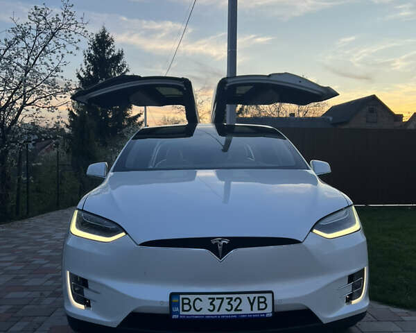 Білий Тесла Модель Х, об'ємом двигуна 0 л та пробігом 58 тис. км за 45000 $, фото 1 на Automoto.ua