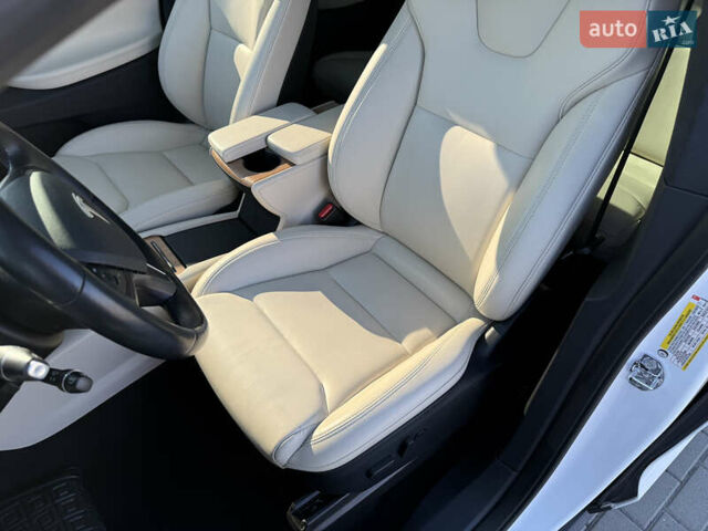 Белый Тесла Модель Х, объемом двигателя 0 л и пробегом 86 тыс. км за 29000 $, фото 45 на Automoto.ua