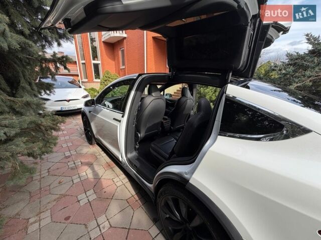 Белый Тесла Модель Х, объемом двигателя 0 л и пробегом 98 тыс. км за 29000 $, фото 20 на Automoto.ua