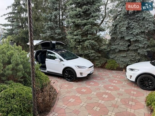 Белый Тесла Модель Х, объемом двигателя 0 л и пробегом 98 тыс. км за 29000 $, фото 6 на Automoto.ua