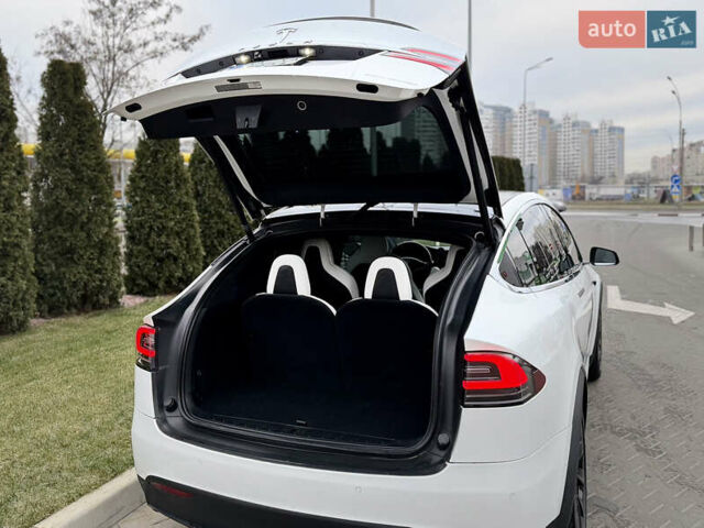 Белый Тесла Модель Х, объемом двигателя 0 л и пробегом 74 тыс. км за 33500 $, фото 22 на Automoto.ua