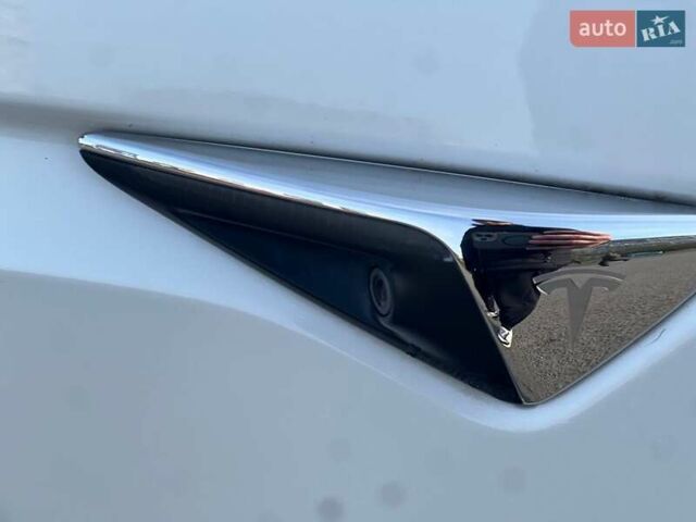 Белый Тесла Модель Х, объемом двигателя 0 л и пробегом 113 тыс. км за 33900 $, фото 14 на Automoto.ua