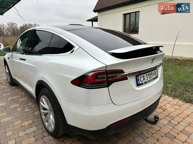 Белый Тесла Модель Х, объемом двигателя 0 л и пробегом 45 тыс. км за 61000 $, фото 13 на Automoto.ua