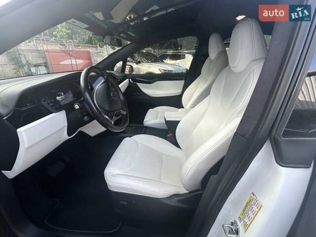 Белый Тесла Модель Х, объемом двигателя 0 л и пробегом 69 тыс. км за 34500 $, фото 18 на Automoto.ua