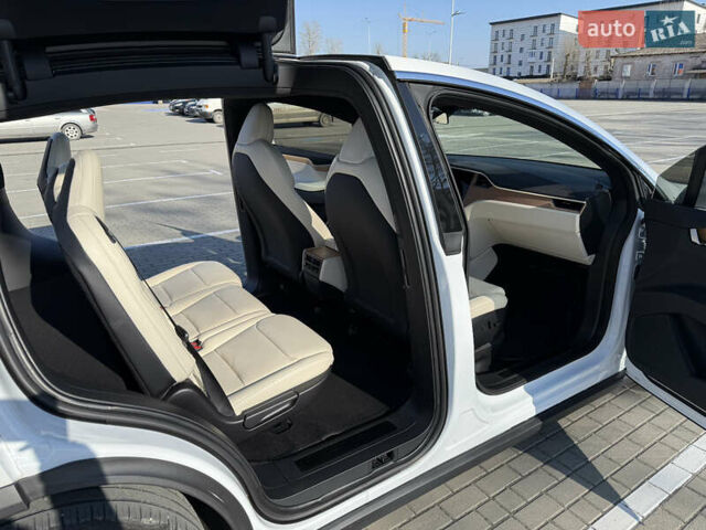 Белый Тесла Модель Х, объемом двигателя 0 л и пробегом 86 тыс. км за 29000 $, фото 11 на Automoto.ua