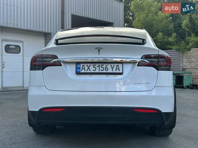 Белый Тесла Модель Х, объемом двигателя 0 л и пробегом 69 тыс. км за 34500 $, фото 10 на Automoto.ua