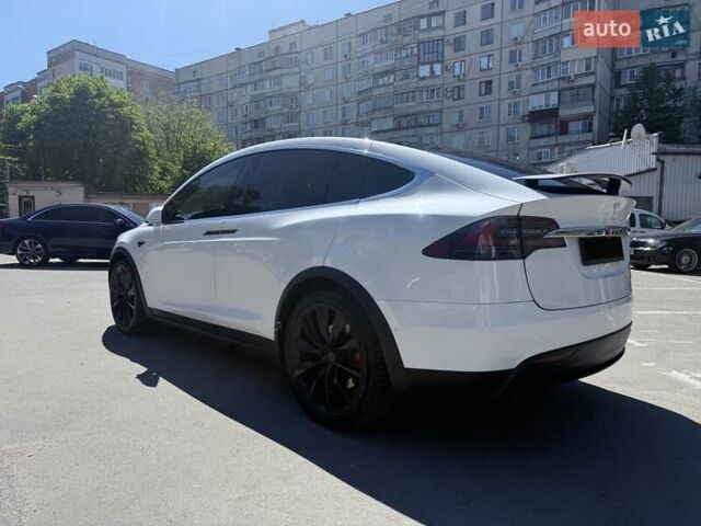 Белый Тесла Модель Х, объемом двигателя 0 л и пробегом 82 тыс. км за 42000 $, фото 5 на Automoto.ua