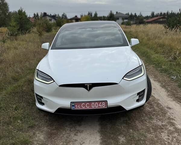 Білий Тесла Модель Х, об'ємом двигуна 0 л та пробігом 82 тис. км за 35000 $, фото 11 на Automoto.ua