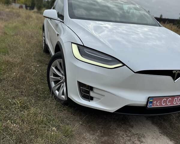 Білий Тесла Модель Х, об'ємом двигуна 0 л та пробігом 82 тис. км за 35000 $, фото 17 на Automoto.ua