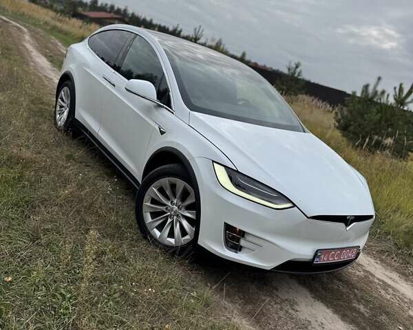 Білий Тесла Модель Х, об'ємом двигуна 0 л та пробігом 82 тис. км за 35000 $, фото 18 на Automoto.ua