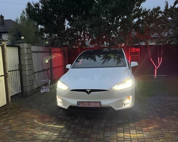 Білий Тесла Модель Х, об'ємом двигуна 0 л та пробігом 82 тис. км за 35000 $, фото 3 на Automoto.ua